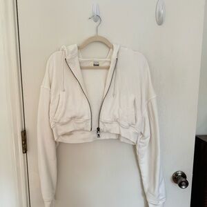 BABYDOLL CROP ZIP HOODIE - IN WHITE